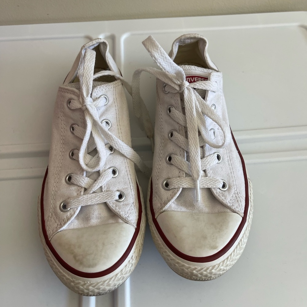 Chuck Taylor All Star Classic (Size 3Y)